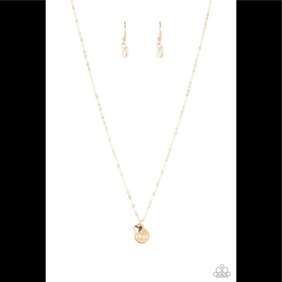 ✨3 for $10✨ Gold “mom” necklace